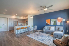 Stylish 1BD - Balcony, Pool, Gym, W-D - Sleeps 4